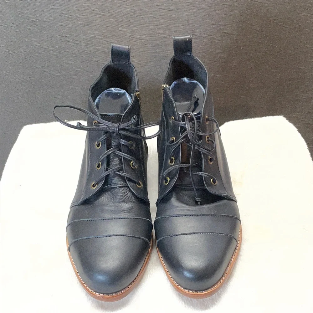 ELF‎ Black Leather Ankle Booties